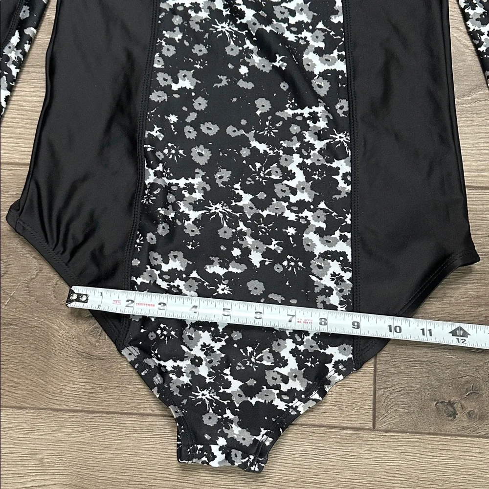 UV Skinz Half Zip Long Sleeve Rashguard Thumbhole Swimsuit Black White Floral S - Picture 13 of 13